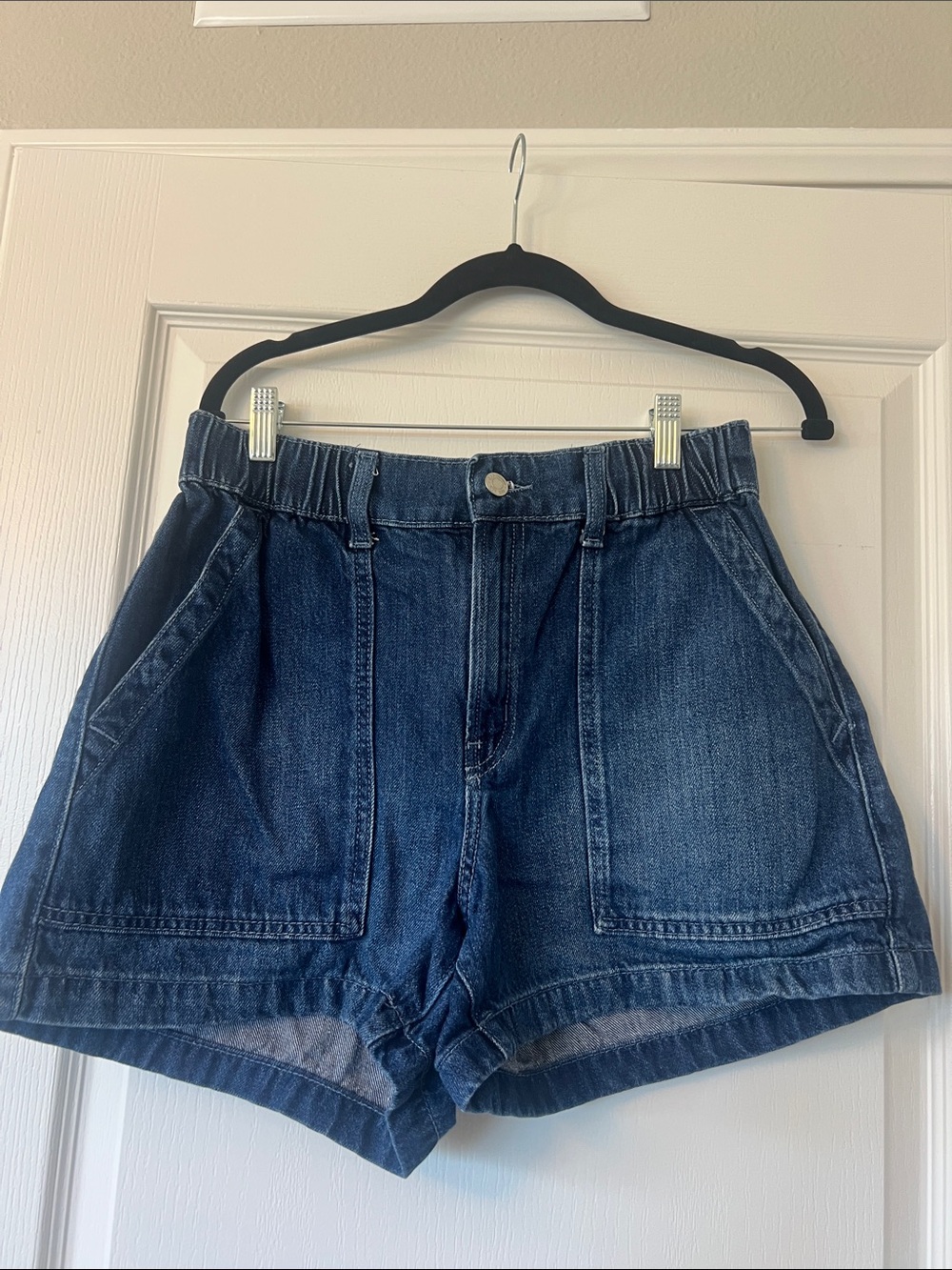 Like New GAP Dark Blue Denim Cargo Shorts size m